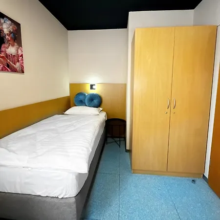 Bed & Breakfast Premium Self Check-in With Code Access